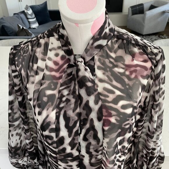 Jennifer Lopez Pull On Sheer 3/4 Sleeve Animal Print Blouse Black Grey Sz S - Picture 4 of 15